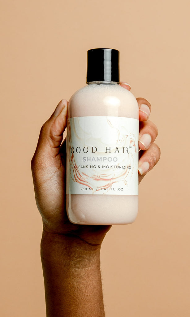 Geef je droge lokken een boost met een goede haar hydraterende shampoo!